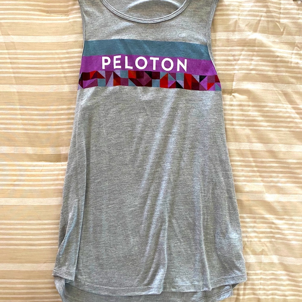 Peloton gray tribal tank S